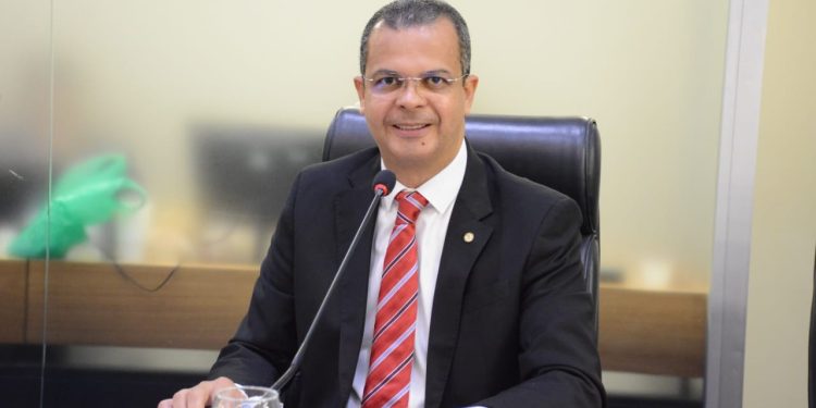 DIA DO CLIENTE- Jutay quer aprimorar legislação em proteção ao consumidor nas compras on-line