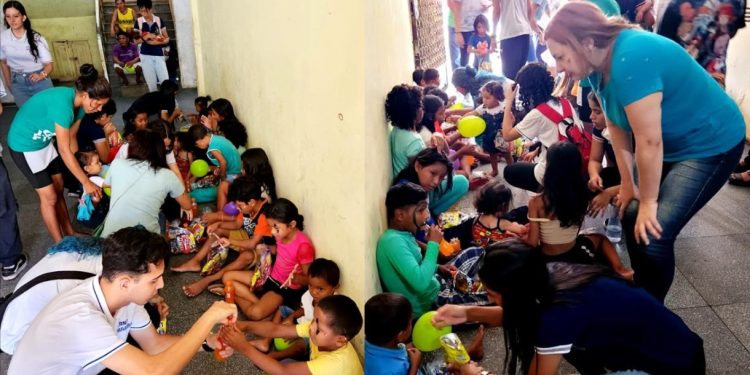 Estudantes de escola estadual realizam Dia das Crianças para venezuelanos refugiados em João Pessoa