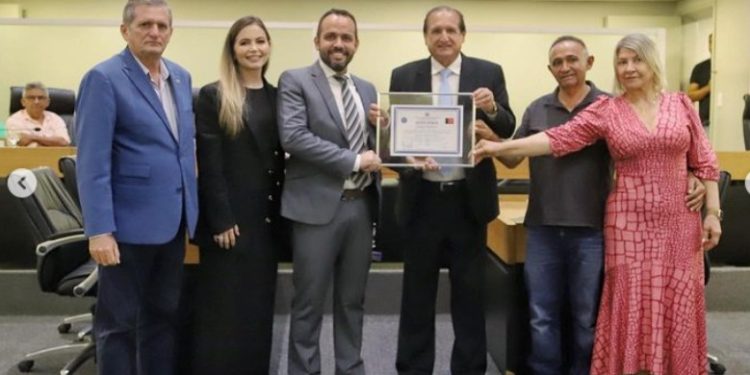 Advogado e empresário Glicério Feitosa, com empresas em Bayeux, recebe título de cidadão paraibano