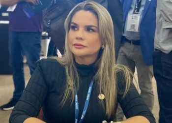 Prefeita de Conde se diz surpresa com ação do MP sobre viagem e que esclarecerá novamente o caso