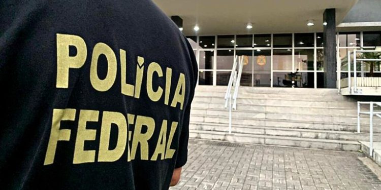 Operação da PF mira contratos de Prefeitura com empresa vinculada a laboratório de análises do prefeito