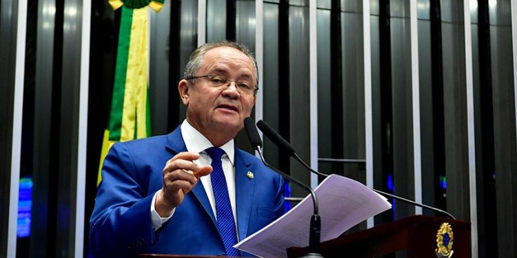 Brasil fica em 60º lugar, entre 64 países, no ranking de competitividade econômica do IDM, lamenta senador