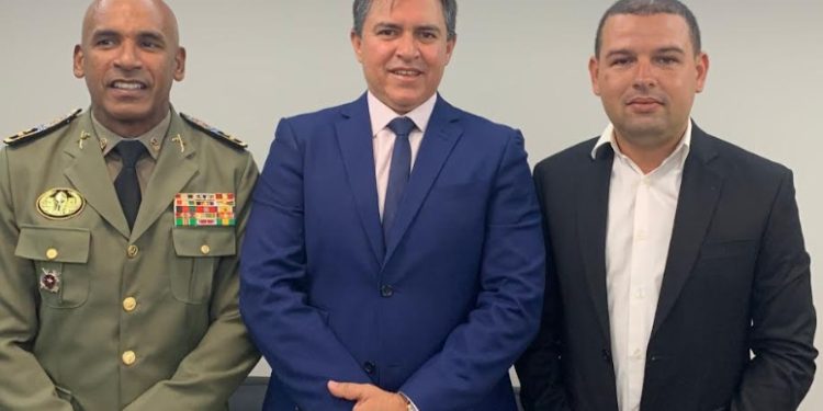 Ruan Martins prestigia homenagem ao secretário de Segurança e solicita reforço policial em bairros