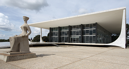 NO ESTADÃO: Ministros do STF veem voto do líder do Governo em PEC como uma “traição rasteira”,
