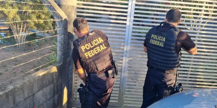 Operação da PF bloqueia R$ 700 milhões e cumpre 43 mandados contra organização criminosa na Bahia