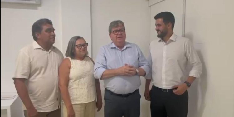 VÍDEO- Pré-candidata a prefeita de Mari troca MDB do senador Veneziano pelo PSB do governador João