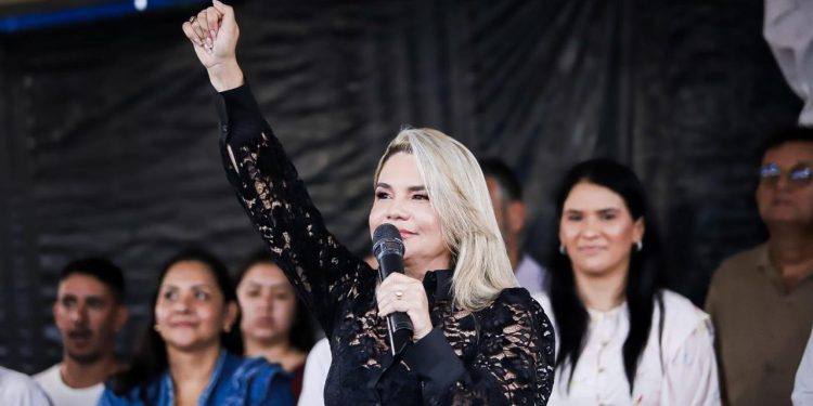 Prefeita Karla Pimentel homologa concursos públicos para ocupação de cargos em diversas áreas