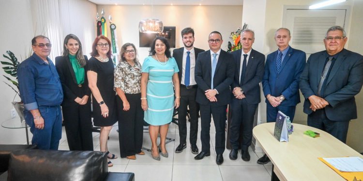 Procurador-Geral do Estado visita Defensoria e dialoga sobre melhoria e ampliação de serviços prestados
