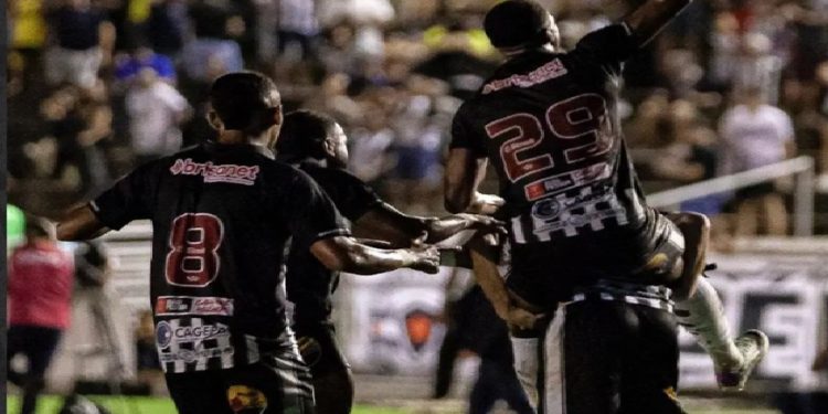 Invicto com 7 vitórias e 3 empates, BotafogoPB vence Aparecidense por 4 x 3 e é líder isolado na Série C
