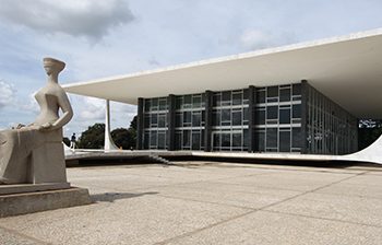 Ministro Mendonça, do STF, suspende norma do TSE que pune federação se partido deixar de prestar contas