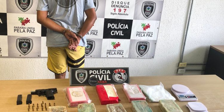 Ficco prende homem no Valentina com 23 kg de crack, cocaína e skank, pistola, 22 munições e celulares