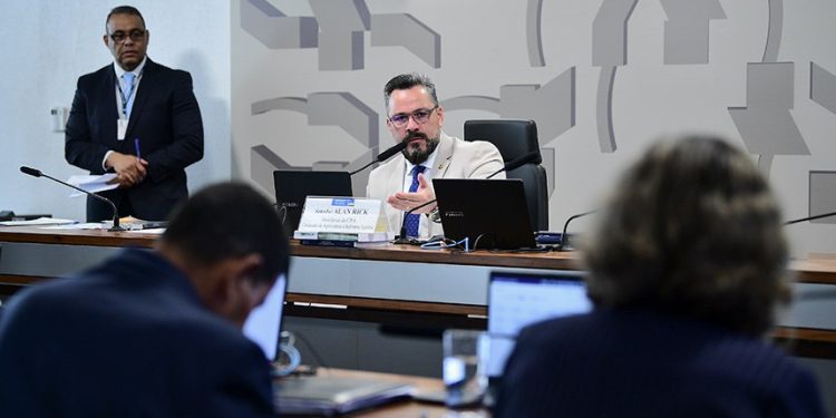 Comissão de Agricultura do Senado aprova repúdio a deputado francês que comparou carne do Brasil a lixo