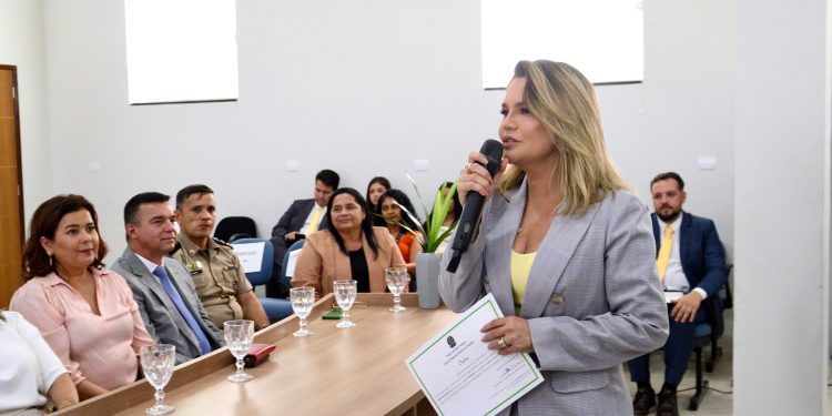 Prefeita Karla Pimentel é diplomada pela Justiça Eleitoral para 2º mandato à frente da gestão de Conde