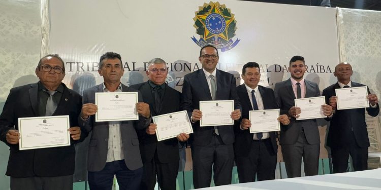 Professor Paulo Nóbrega é diplomado prefeito de Várzea e ressalta foco no desenvolvimento da cidade