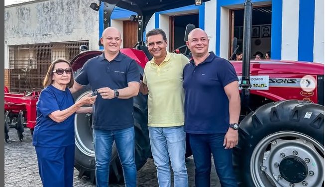 Prefeita de Belém agradece ao deputado Cabo Gilberto por trator para corte de terra de pequenos agricultores