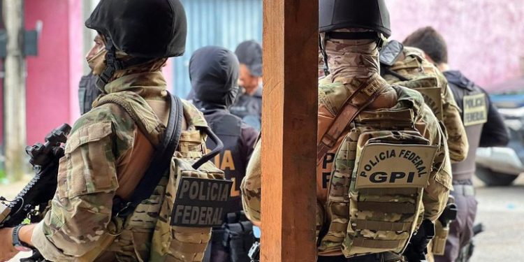 Operação da PF e demais forças policiais mira juiz, advogados e servidores a serviços de facção para beneficiar presos