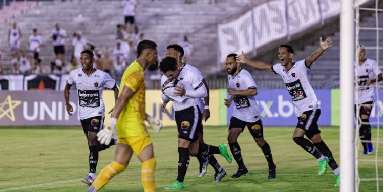 Botafogo/PB vence Auto Esporte por 1 x 0, conquista 3ª vitória seguida e lidera Campeonato Paraibano