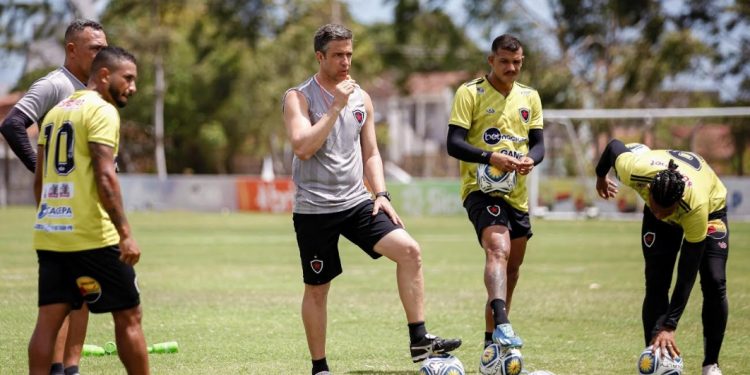 Botafogo PB estreia em 2025 em jogo eliminatório pela Copa Nordeste hoje contra o Maranhão no Almeidão