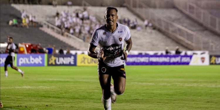 Botafogo vence Esporte de Patos, assume liderança no Paraibano e faz clássico “Botauto” sábado no Almeidão