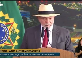 LULA : “Não sou nem marido, sou amante da democracia, porque os amantes são mais apaixonados pelas amantes do que pelas mulheres”