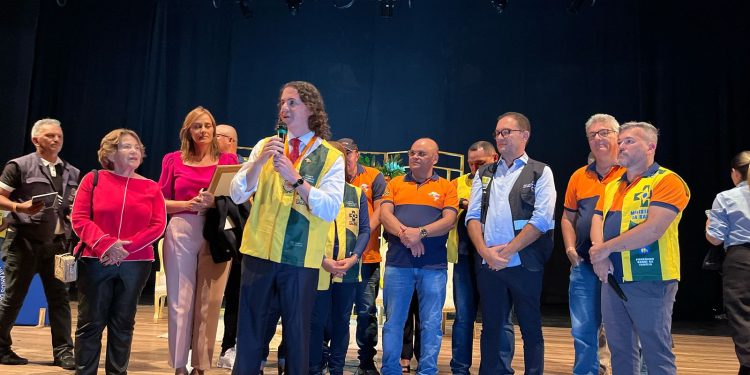 Veneziano recebe comenda “Parlamentar amigo do ACS e ACE”, e presidente do CONACS destaca: “Sempre nos apoiou”
