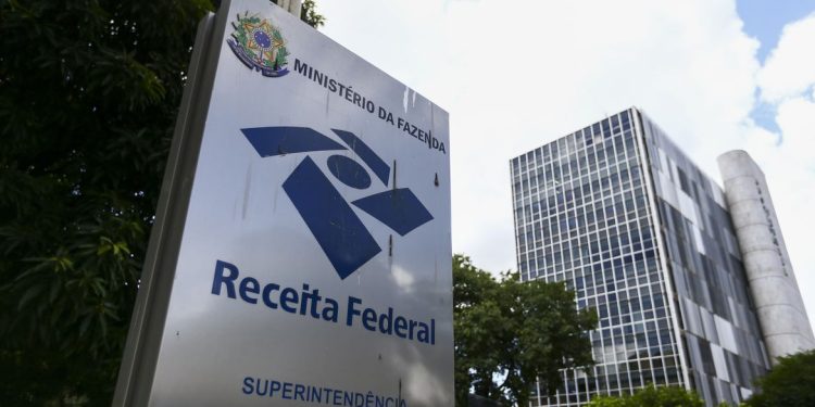 Ação judicial para isenção de IR por doença grave não precisa de pedido administrativo anterior