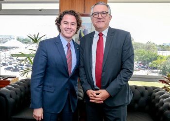 Ministro da Saúde Alexandre Padilha confirma ao senador Veneziano mais 14 ambulâncias do SAMU para a Paraíba
