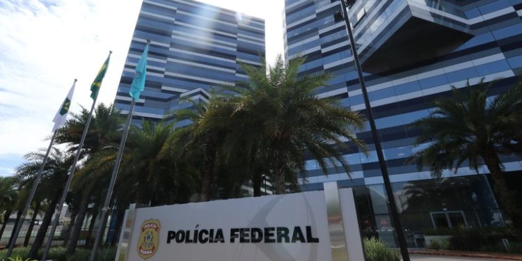 Brasileiro investigado por pirâmide financeira e falso investimento em criptomoedas é preso na Flórida, nos EUA