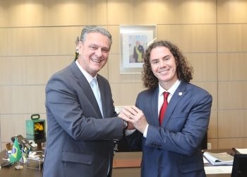 Em audiência com o ministro da Agricultura e Pecuária, Veneziano encaminha pleitos de investimentos em cidades na Paraíba
