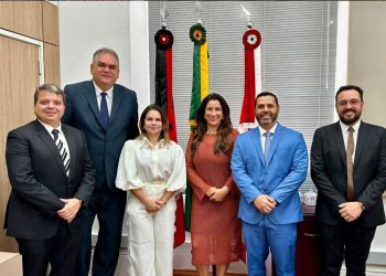 Prefeita Karla Pimentel se reúne com presidente do TJPB por programas que beneficiem população de Conde