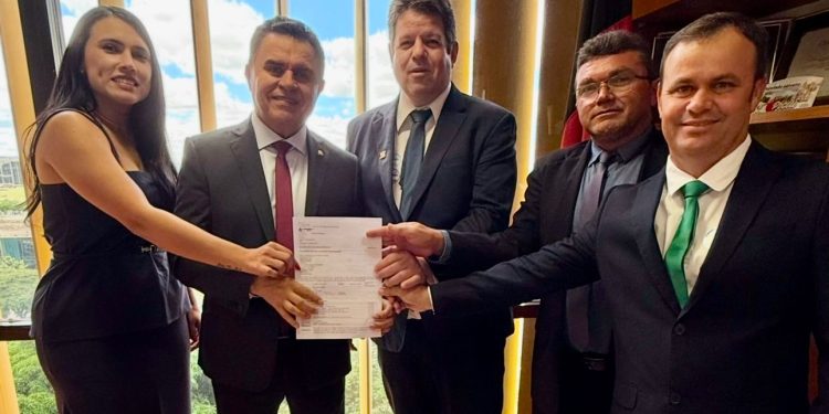 Deputado Wilson Santiago recebe comitiva de Ouro Velho e anuncia novos investimentos para o município