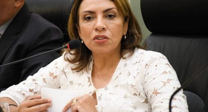 Presidente do PT da Paraíba, Cida Ramos diz que partido votará em Veneziano em 2026: “é o senador de Lula”