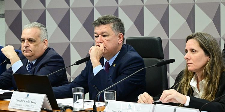 Presidente do INSS no Governo Lula não acatou recomendações da CGU para suspender descontos dos aposentados