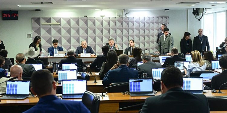 CPI aprova pedido a ministro do STF sobre informações de parlamentares citados na fraude contra aposentados