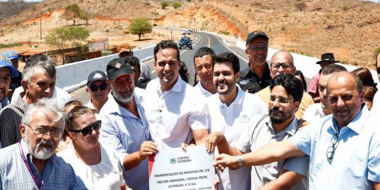 Lucas Ribeiro entrega rodovia que liga Manaíra a cidades de Pernambuco e destaca importância da obra
