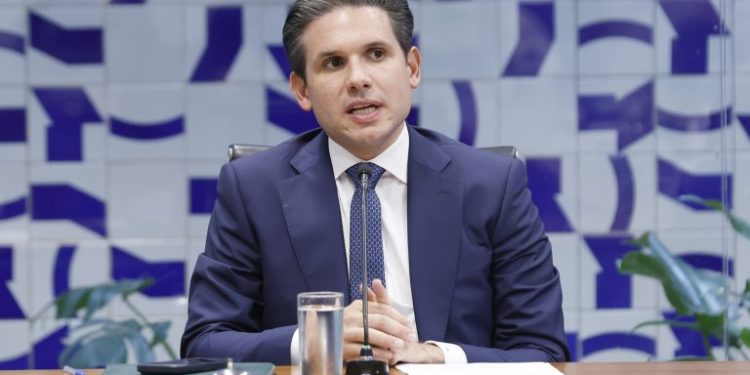 Hugo Motta critica Governo Lula por “falsas narrativas” sobre aprovação de lei de combate ao crime organizado