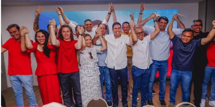 Vice-presidente da ALPB, Felipe Leitão e prefeita de Bayeux, Tacyana, anunciam apoio a Cícero para o Governo