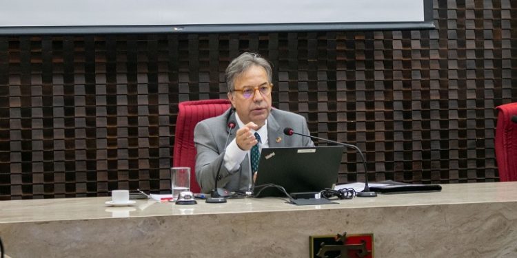TCE rejeita contas por excesso de contratação temporárias e presidente da Corte faz alerta a prefeitos