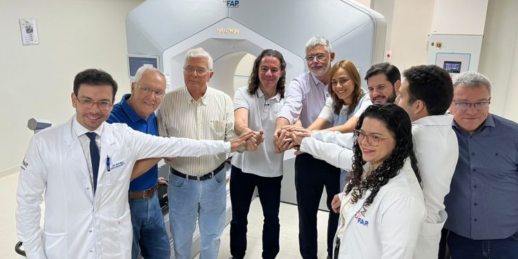 Acelerador Linear de R$ 8 milhões via emendas de Veneziano e Nilda Gondim dobra atendimentos no Hospital da FAP
