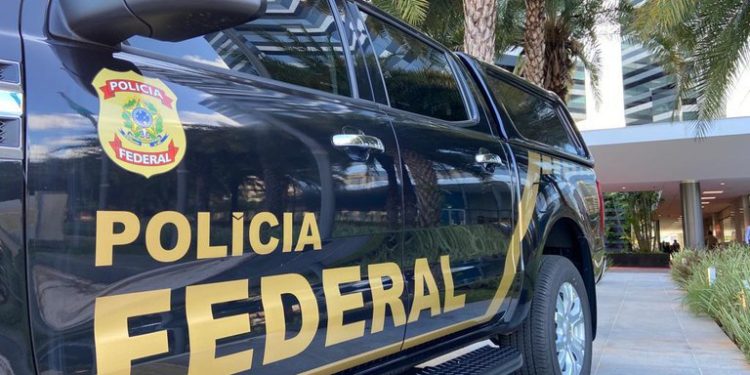 Operação da PF cumpre mandados de busca e apreensão contra deputado federal do PDT, da Bahia