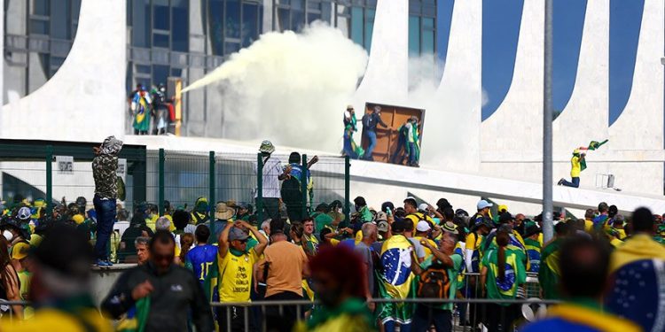 Congresso Nacional se prepara para votar o veto de Lula em projeto que reduz penas de condenados por 8/1