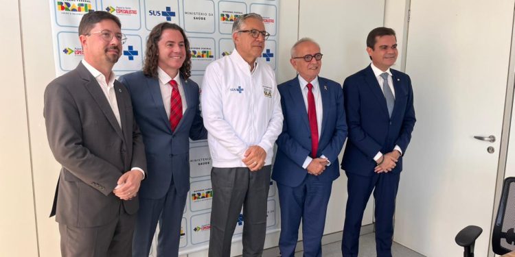 Ao lado de Veneziano e Mersinho, Cícero recebe garantia de novo Hospital Oncológico em João Pessoa