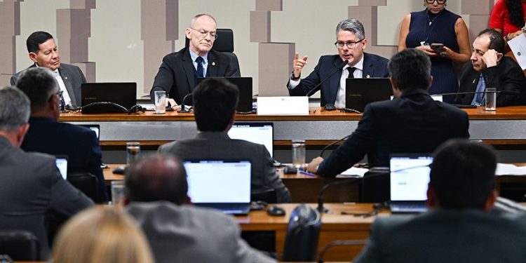 CPI do Crime Organizado aprova convocação de Vorcaro, irmãos de Dias Toffoli, e convites a dois ministros do STF