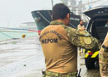PF apreende 1,3 tonelada de entorpecentes no oceano Atlântico em ação conjunta com militares franceses