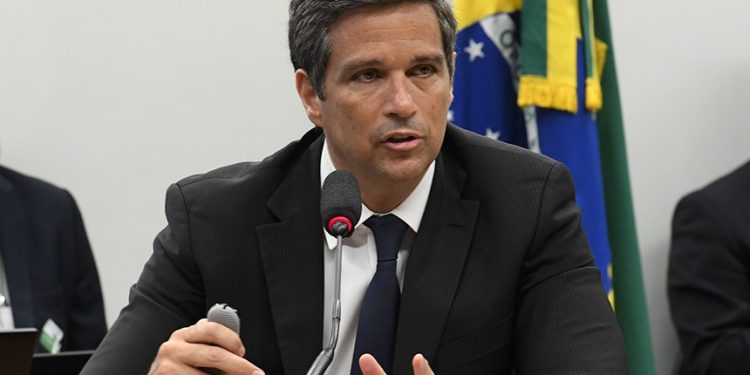 CPI ouve ex-presidente do Banco Central, Campos Neto e fundador da Reag sobre banco Master nesta terça