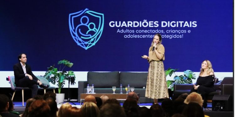 PREVENÇÃO DIGITAL: Polícia Civil participa de workshop sobre proteção de crianças e adolescentes no ambiente virtual