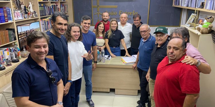 Ex-prefeito de Sousa, João Estrela, anuncia apoio a Cícero para Governo e Veneziano e André para o Senado