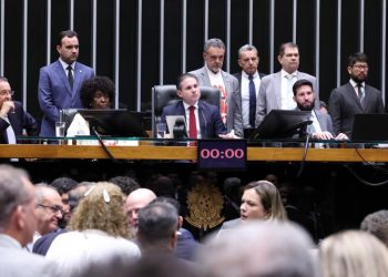 Câmara Federal aprova em dois turnos fim da escala 6×1 com jornada máxima de 40 horas semanais