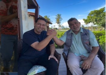 Ao lado do presidente da Funasa, prefeito Léo Bandeira anuncia recursos para abastecimento de água na zona rural de Lucena