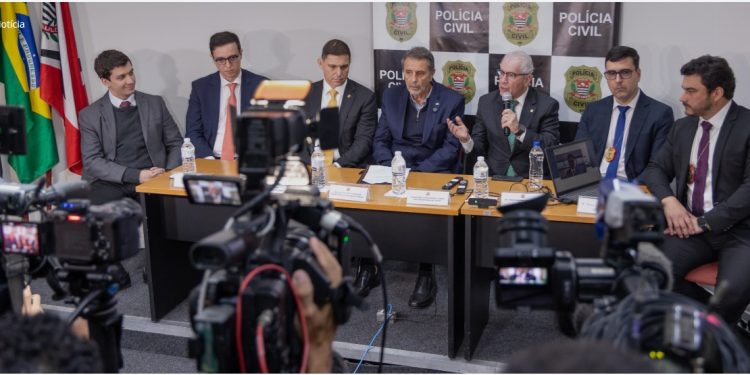 Investigações que prenderam influenciadora Deolane vão de manuscrito, celular à mulher da transportadora
